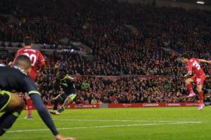 Сусо забивает в ворота «Мидлсбро» (c) Liverpool Echo